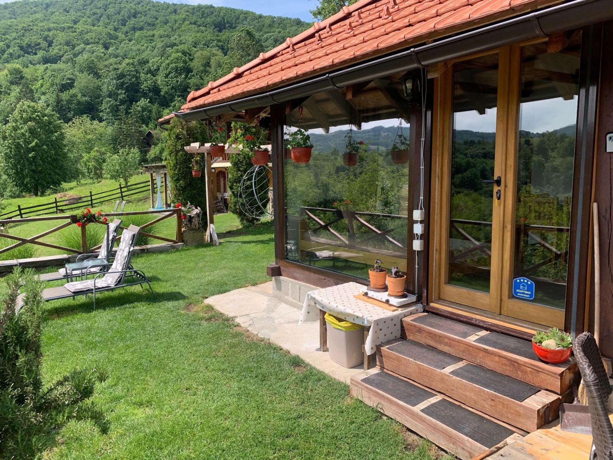 Apartmani Lunija Gornji Milanovac Exterior photo